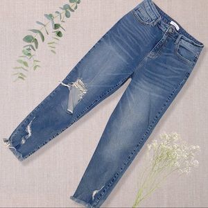 Distressed skinny jeans